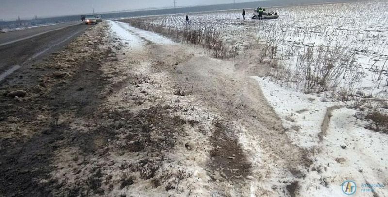 Под Аткарском перевернулась белая "Приора"