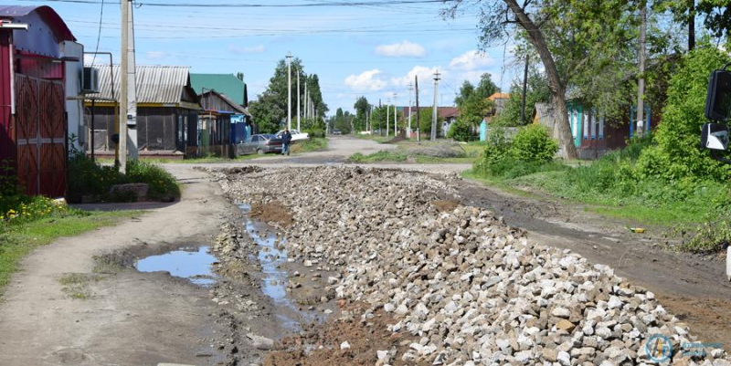 Подъезд к сельхозтехнике отсыпят щебнем