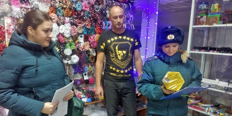 Пожарные проверили места продажи пиротехники