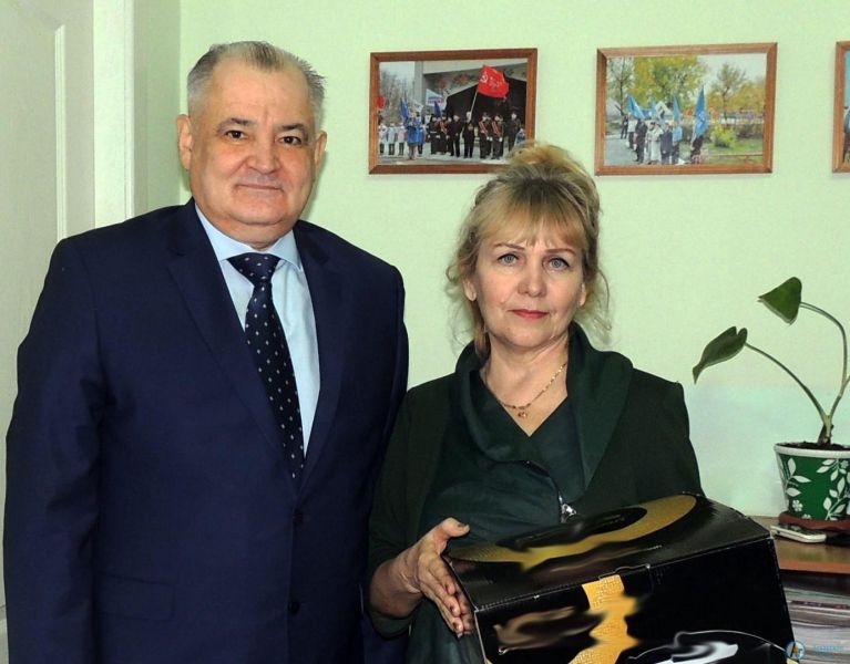 Представителей Аткарского КЦСОН отметил депутат Областной Думы