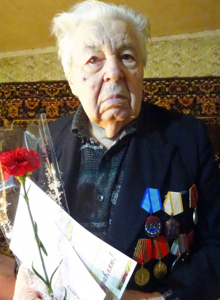 Президент и Губернатор поздравили с 90-летием орденоносца из Аткарска 