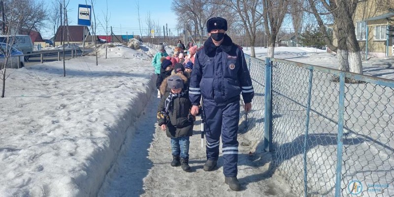 Ребятам из детского сада на улице Гоголя показали безопасную дорогу