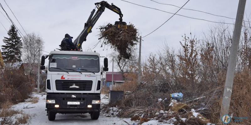 Регоператор вывез с аткарских улиц 2000 кубометров сухих веток