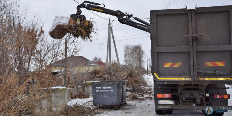 Регоператор вывез с аткарских улиц 2000 кубометров сухих веток