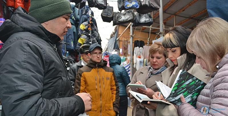 Рейд выявил незаконную торговлю овощами и парфюмерией