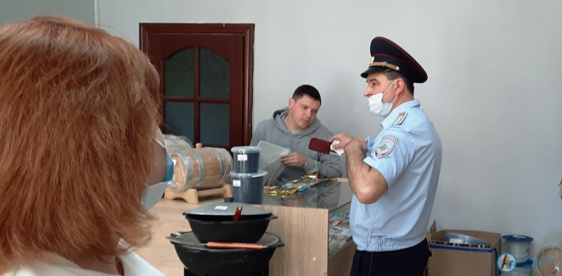 Рейд выявил "серые зарплаты" в розничной торговле