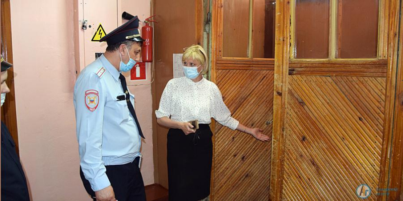 Росгвардия и полиция проверили безопасность 5 аткарских школ