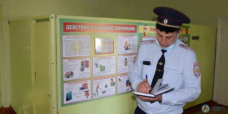 Росгвардия и полиция проверили безопасность 5 аткарских школ