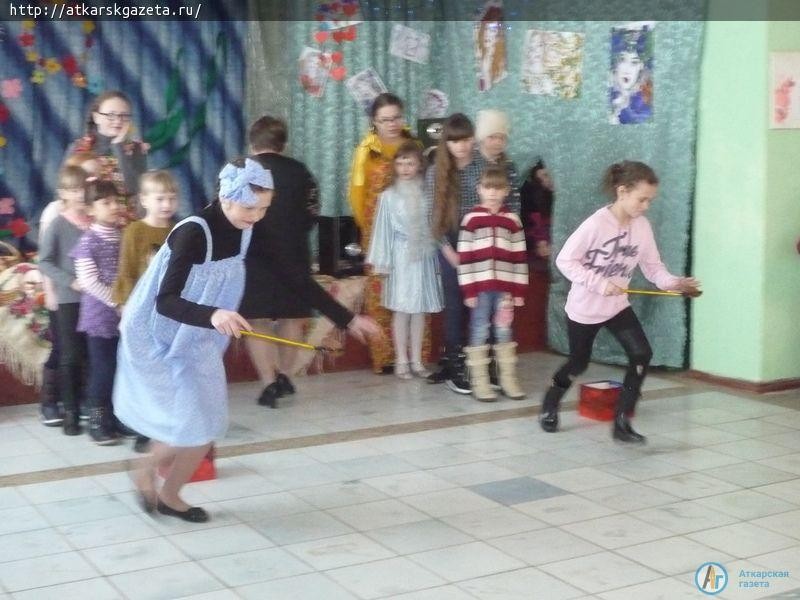 С Масленицей пришел Женский день