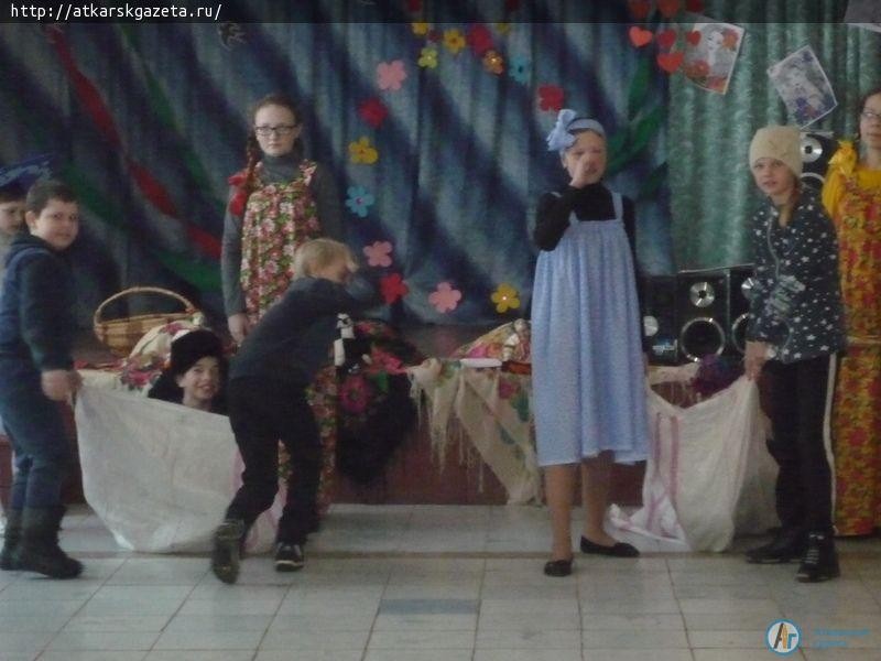С Масленицей пришел Женский день