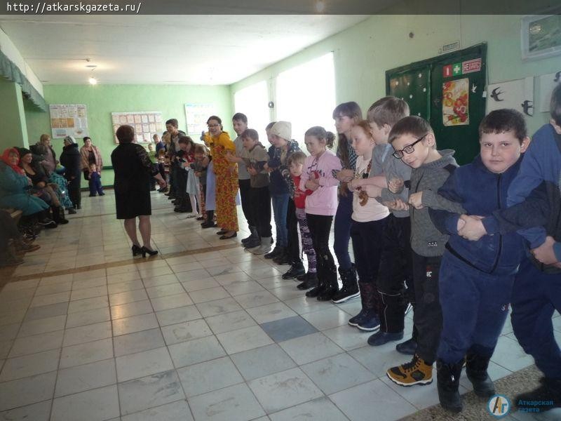 С Масленицей пришел Женский день