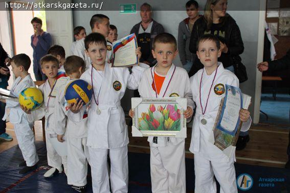 С медалями по рукопашному бою вернулись аткарчане из Красного Кута