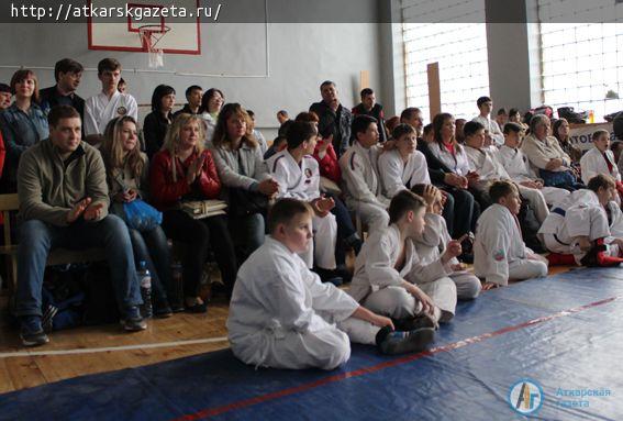 С медалями по рукопашному бою вернулись аткарчане из Красного Кута