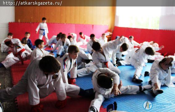 С медалями по рукопашному бою вернулись аткарчане из Красного Кута