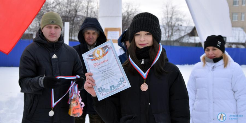 Самым быстрым конькобежцам вручили абонементы на каток