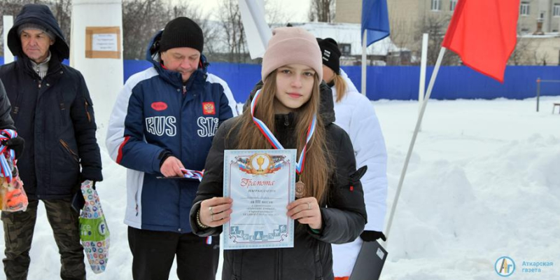 Самым быстрым конькобежцам вручили абонементы на каток