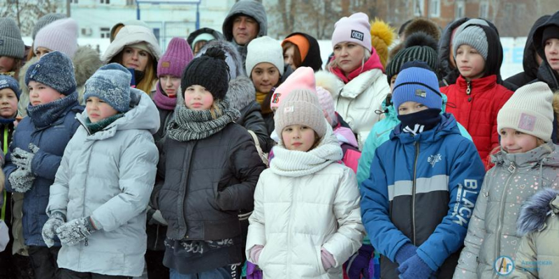 Самым быстрым конькобежцам вручили абонементы на каток