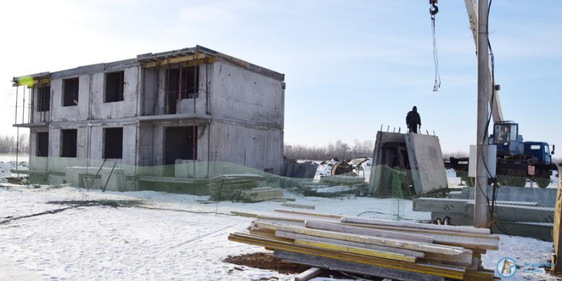 Сдачу домов для сирот планируют перенести на май 