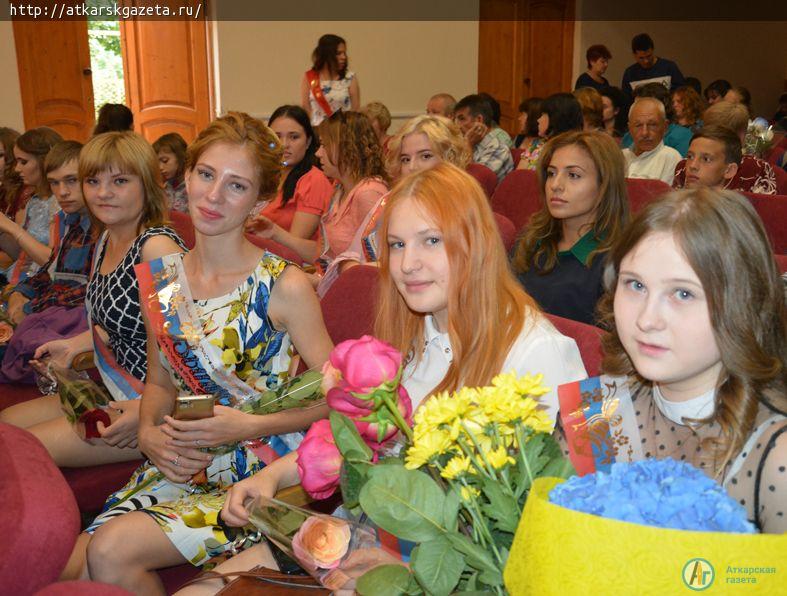 Сегодня 113 аткарских лицеистов стали дипломированными специалистами (ФОТО)