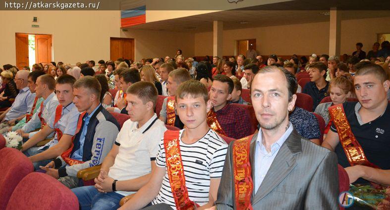 Сегодня 113 аткарских лицеистов стали дипломированными специалистами (ФОТО)