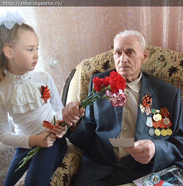 Сегодня "АГ" поздравила с 90-летием и Днем Победы фронтовика Петра ЖИЛЯЕВА