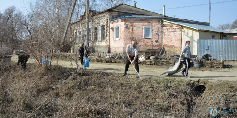 Сегодня аткарчане вышли на первый весенний субботник