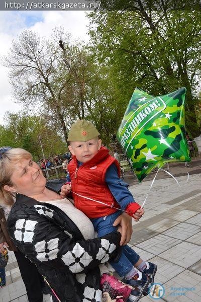 Сегодня Аткарск оделся в солдатские пилотки (ФОТО)