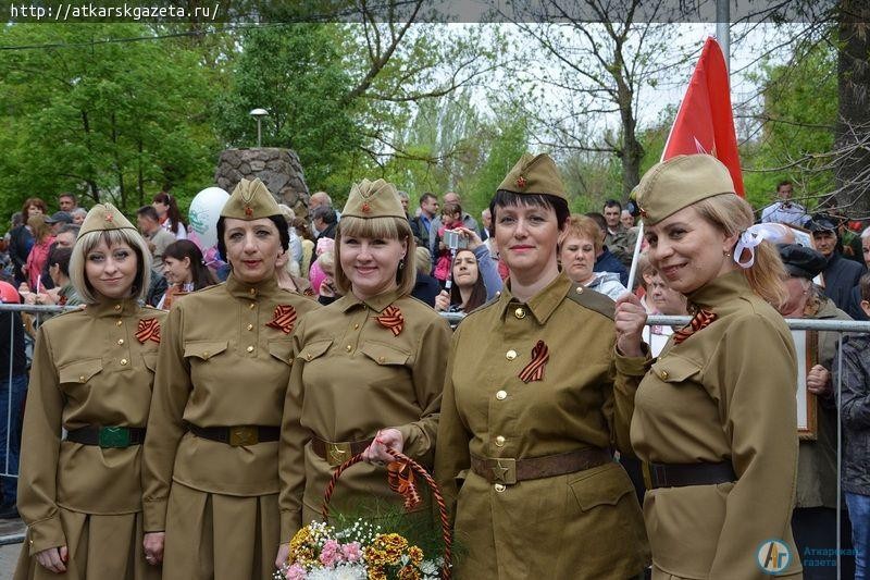 Сегодня Аткарск оделся в солдатские пилотки (ФОТО)