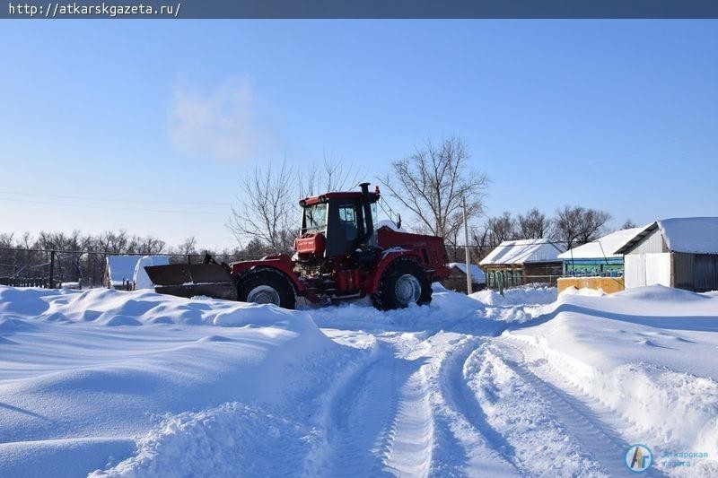 Сегодня днем на борьбу со снегом вышли 9 единиц спецтехники