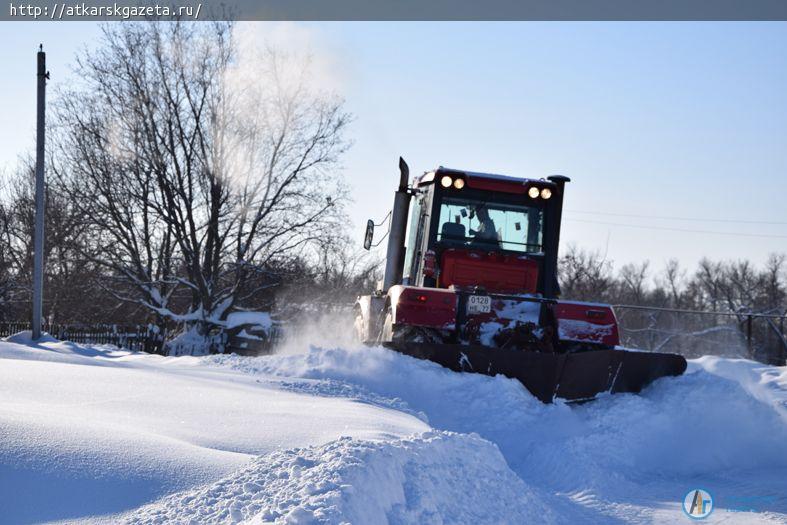 Сегодня днем на борьбу со снегом вышли 9 единиц спецтехники
