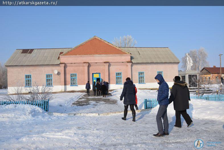 Сегодня глава района Виктор ЕЛИН встретился с жителями села Озерное (ФОТО)