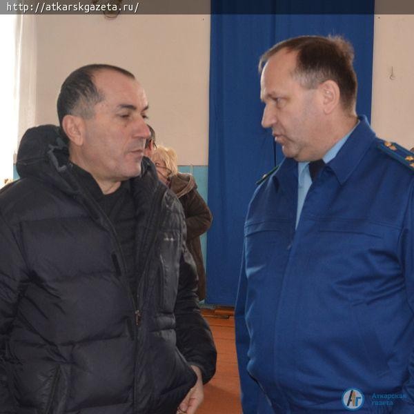 Сегодня глава района Виктор ЕЛИН встретился с жителями села Озерное (ФОТО)