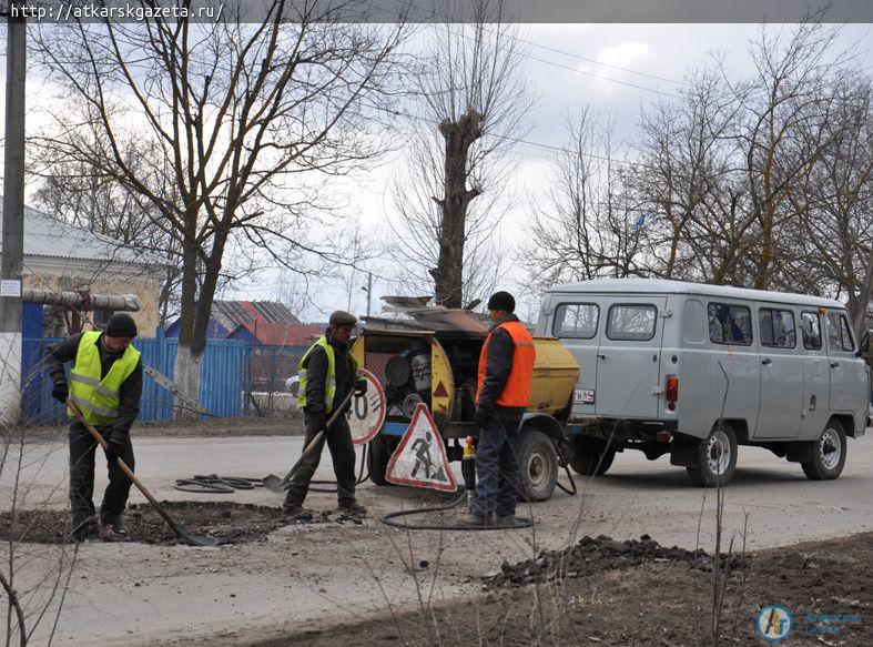 Сегодня корреспондент «АГ» зафиксировал начало ремонта городских дорог