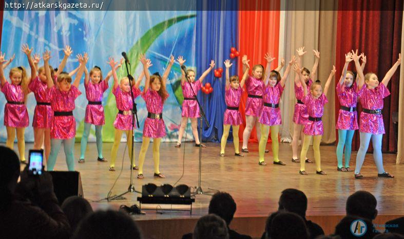 Сегодня муниципальных служащих поздравил глава района Виктор ЕЛИН (ФОТО)