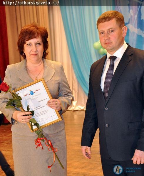Сегодня муниципальных служащих поздравил глава района Виктор ЕЛИН (ФОТО)