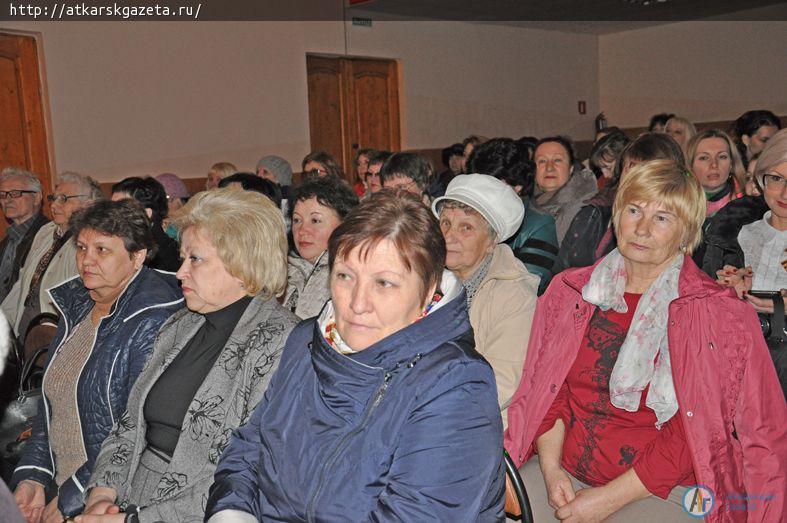 Сегодня муниципальных служащих поздравил глава района Виктор ЕЛИН (ФОТО)