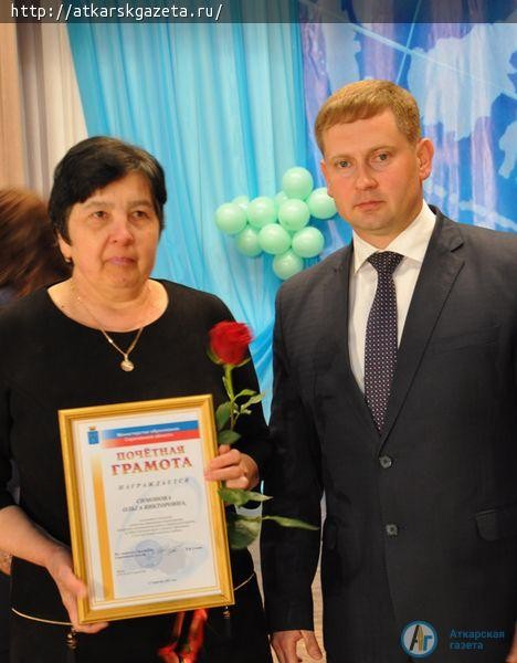 Сегодня муниципальных служащих поздравил глава района Виктор ЕЛИН (ФОТО)