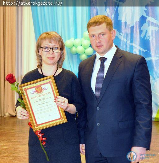 Сегодня муниципальных служащих поздравил глава района Виктор ЕЛИН (ФОТО)