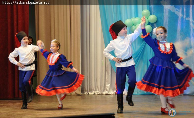 Сегодня муниципальных служащих поздравил глава района Виктор ЕЛИН (ФОТО)
