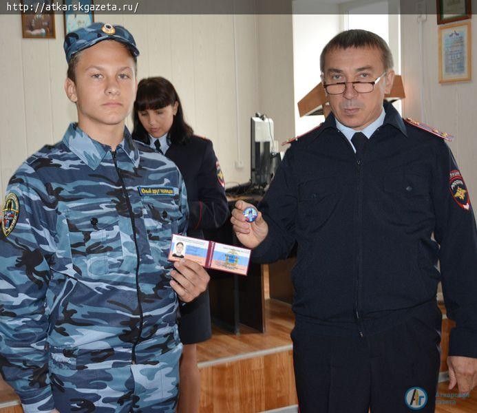 Сегодня начальник райотдела МВД вручил удостоверения юных полицейских 10 ученикам школы №8 (ФОТО)