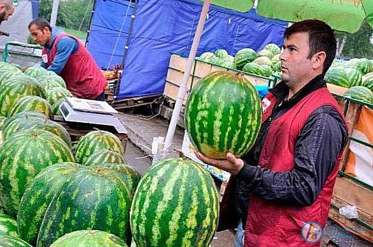 Сегодня  мир отмечает вкусный праздник  День арбуза