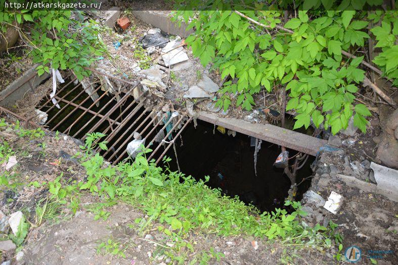 Сегодня ночью в коллектор 5-метровой глубины провалилась женщина (ФОТО)