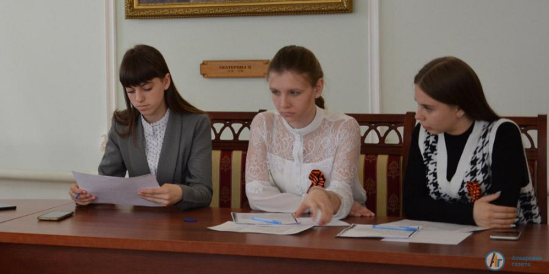 Сегодня  обязанности руководителей района исполняют школьники