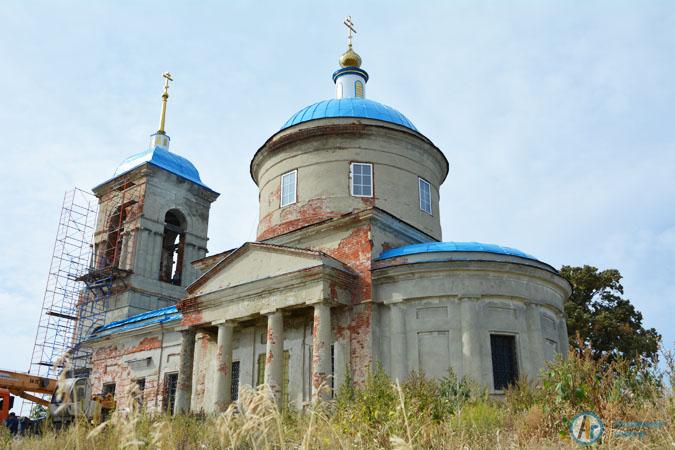 Сегодня престольный праздник храма Покрова Божией Матери в Сосновке