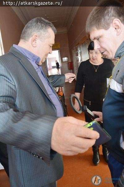 Сегодня  родители аткарских школьников прошли процедуру сдачи ЕГЭ (ФОТО)