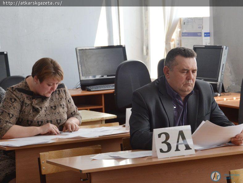 Сегодня  родители аткарских школьников прошли процедуру сдачи ЕГЭ (ФОТО)
