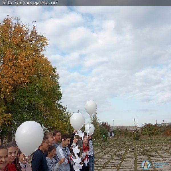 Сегодня школьники Марфино, Озерного, Иваново-Языковки, школы №10 провели акцию "Голубь мира"