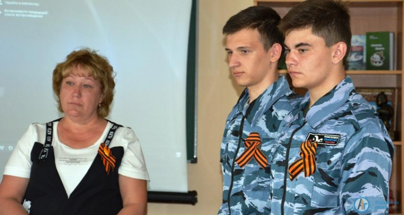 Семье защитника Сталинграда поисковики передали его солдатский медальон
