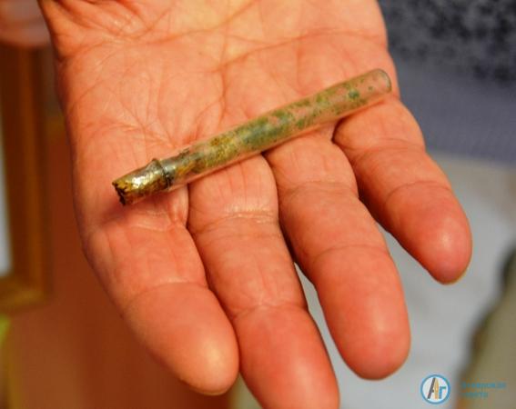 Семье защитника Сталинграда поисковики передали его солдатский медальон