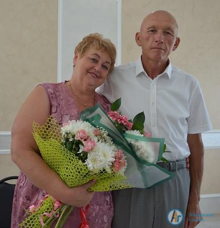 Семья Чурляевых из Лопуховки награждена медалью «За любовь и верность»